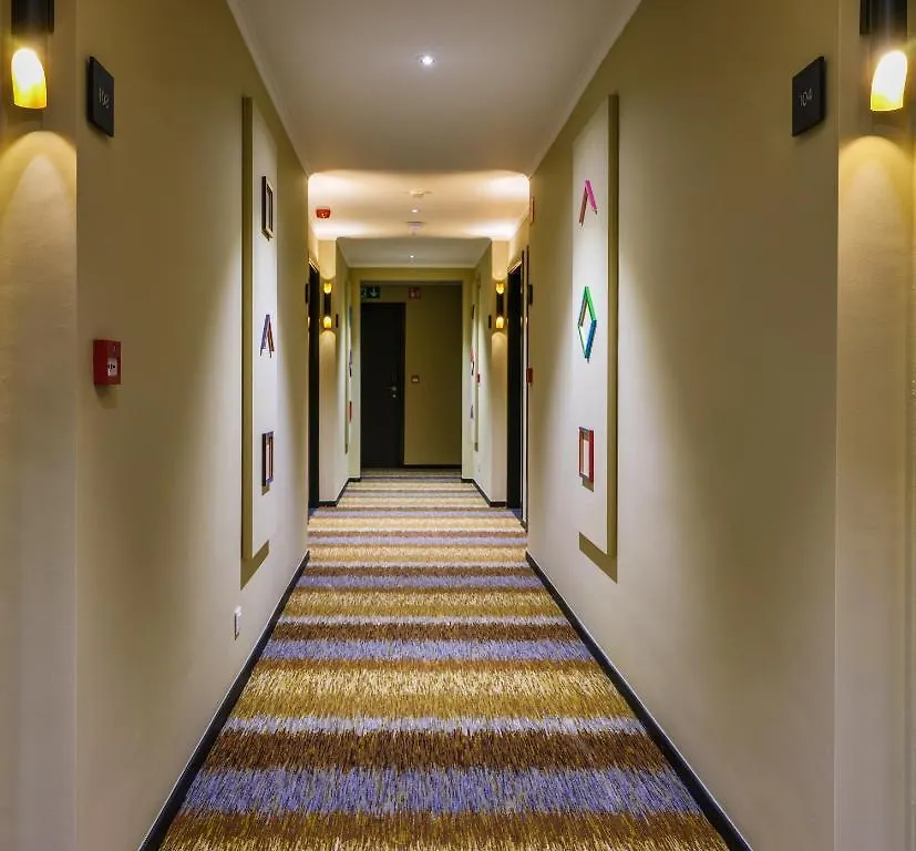 Top Amory Hotel By Hyllit Antwerp 3*,